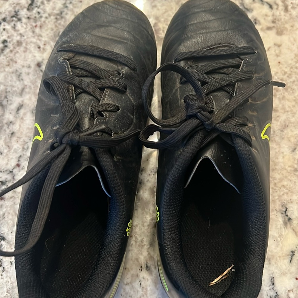 Like new soccer cleats